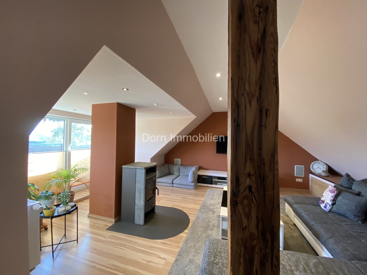 VERMIETET: Herrliche Maisonette mit Kaminofen in Oberhohndorf