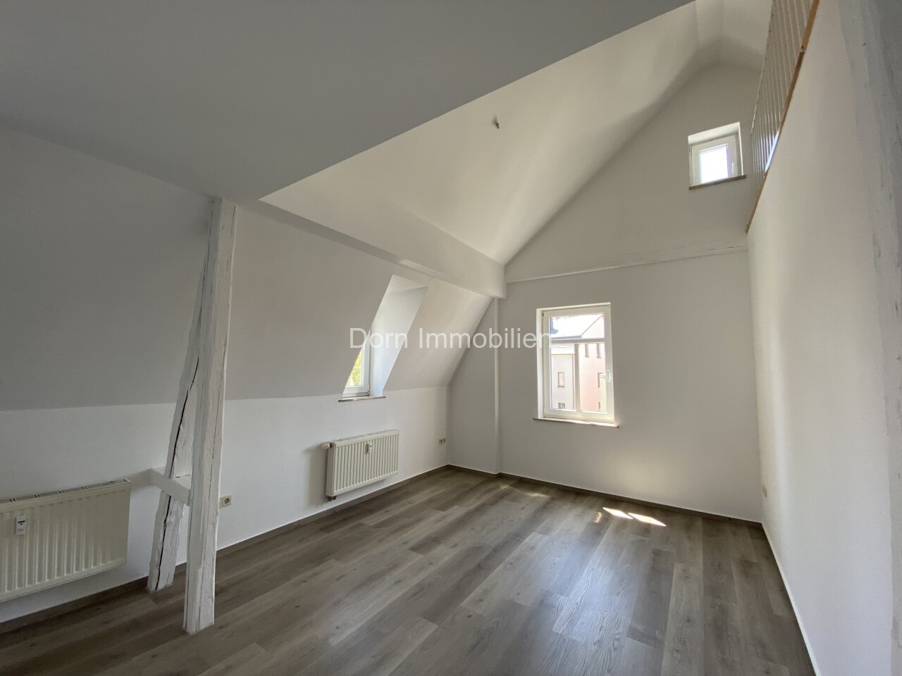 AKTUELL NEU VERMIETET: Herrliche großzügige Maisonette mit offener Empore in Oberplanitz 