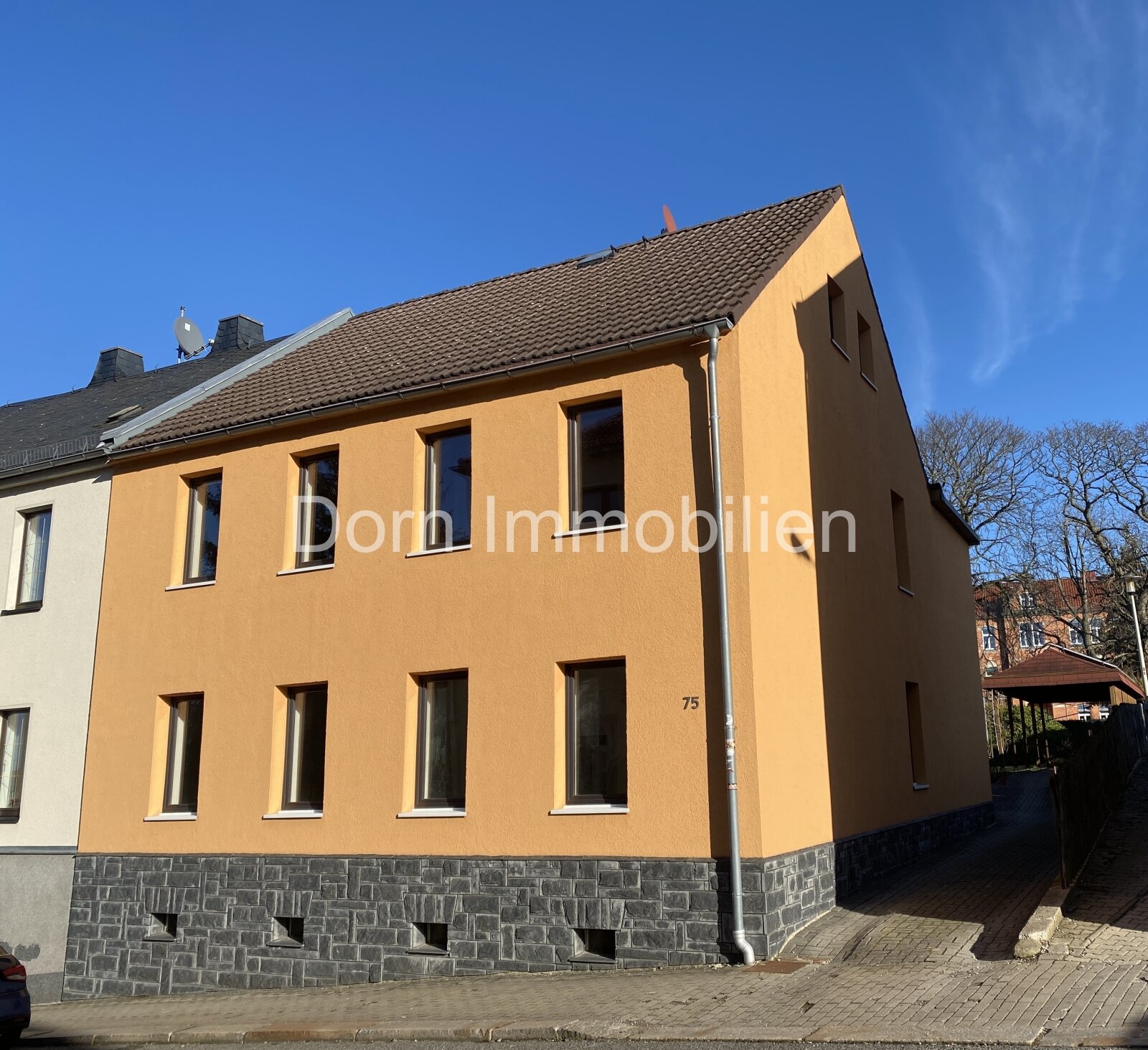 VERKAUFT: Familienglück: Zweifamilienhaus in Oberplanitz im Verkauf