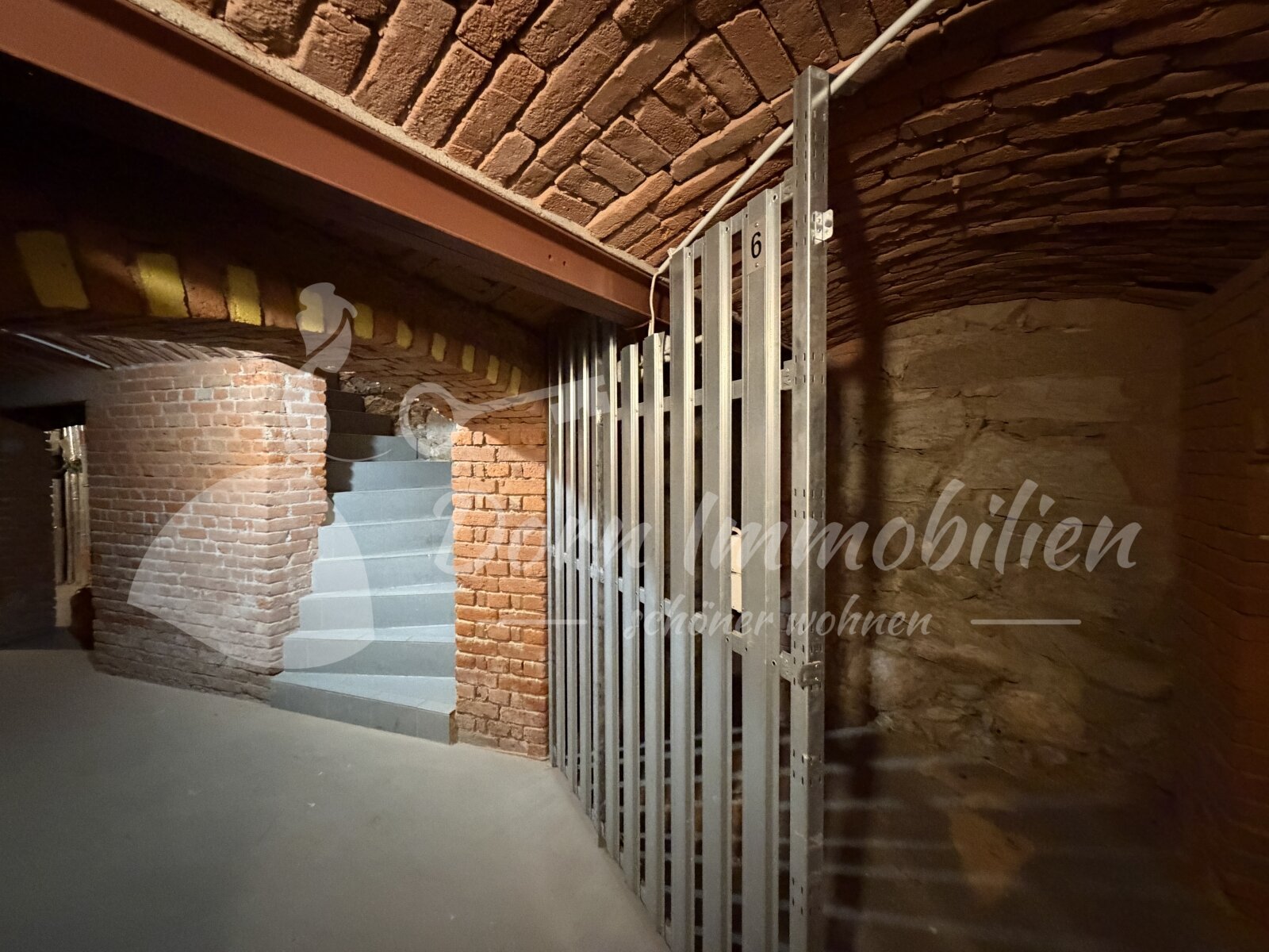 Sonnige, großzügige Stadtwohnung mit Stellplatz - in Zwickau - im Verkauf