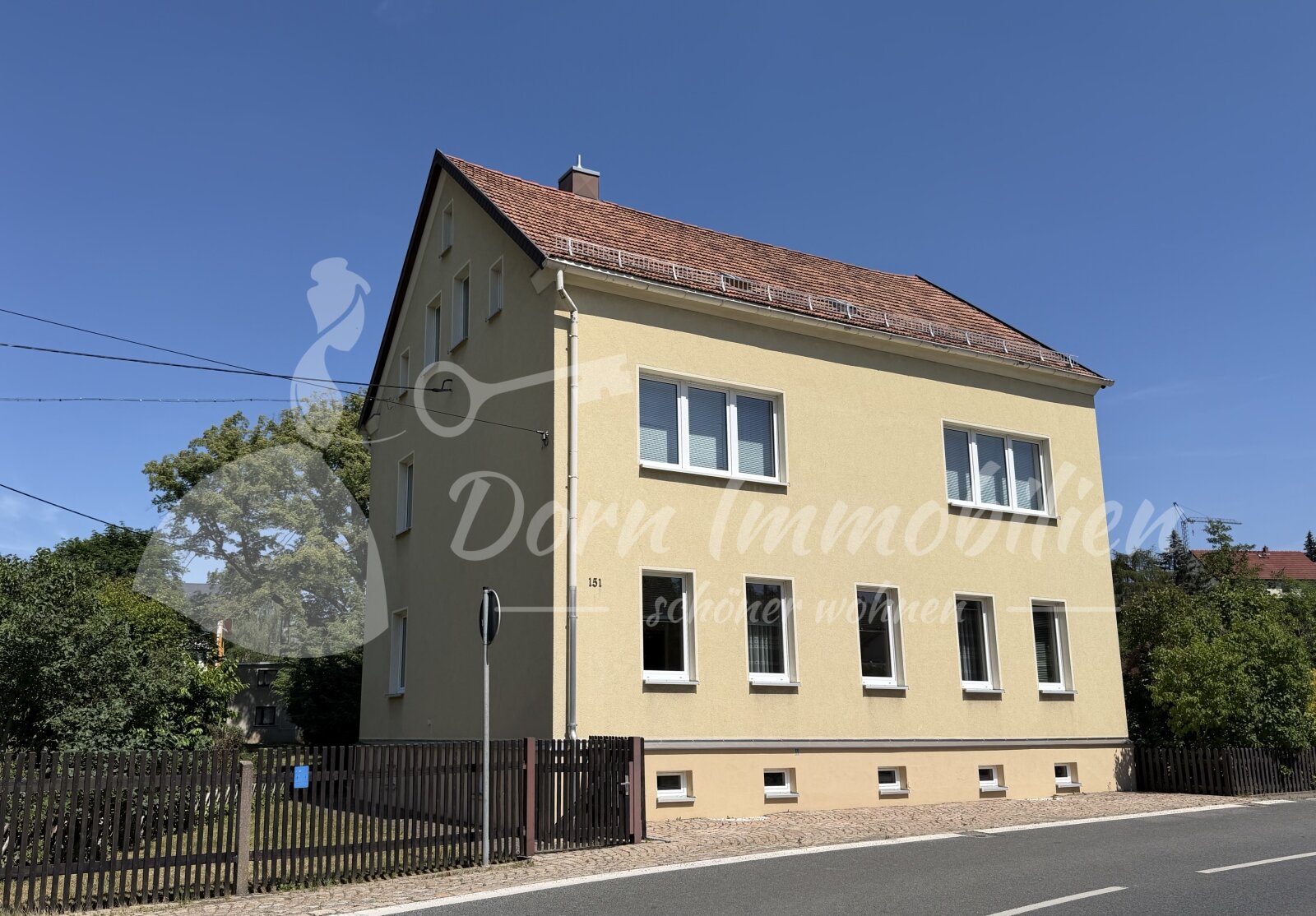 Viel Platz für die Familie: Zweifamilienhaus in Stenn im Verkauf