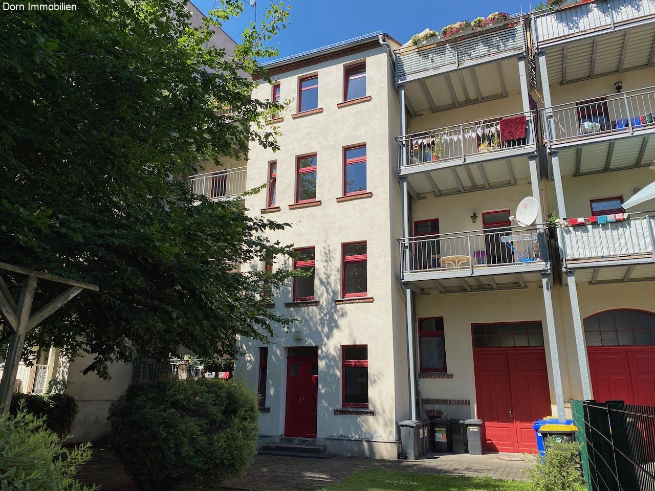 Schön geschnittene Wohneinheit mit Balkon in's Grüne