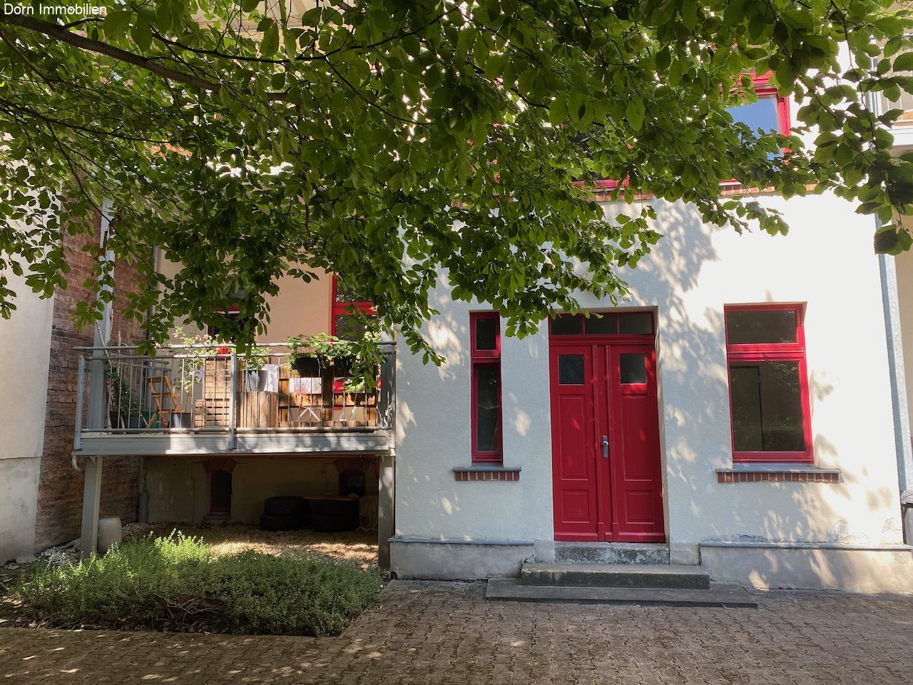 Schön geschnittene Wohneinheit mit Balkon in's Grüne