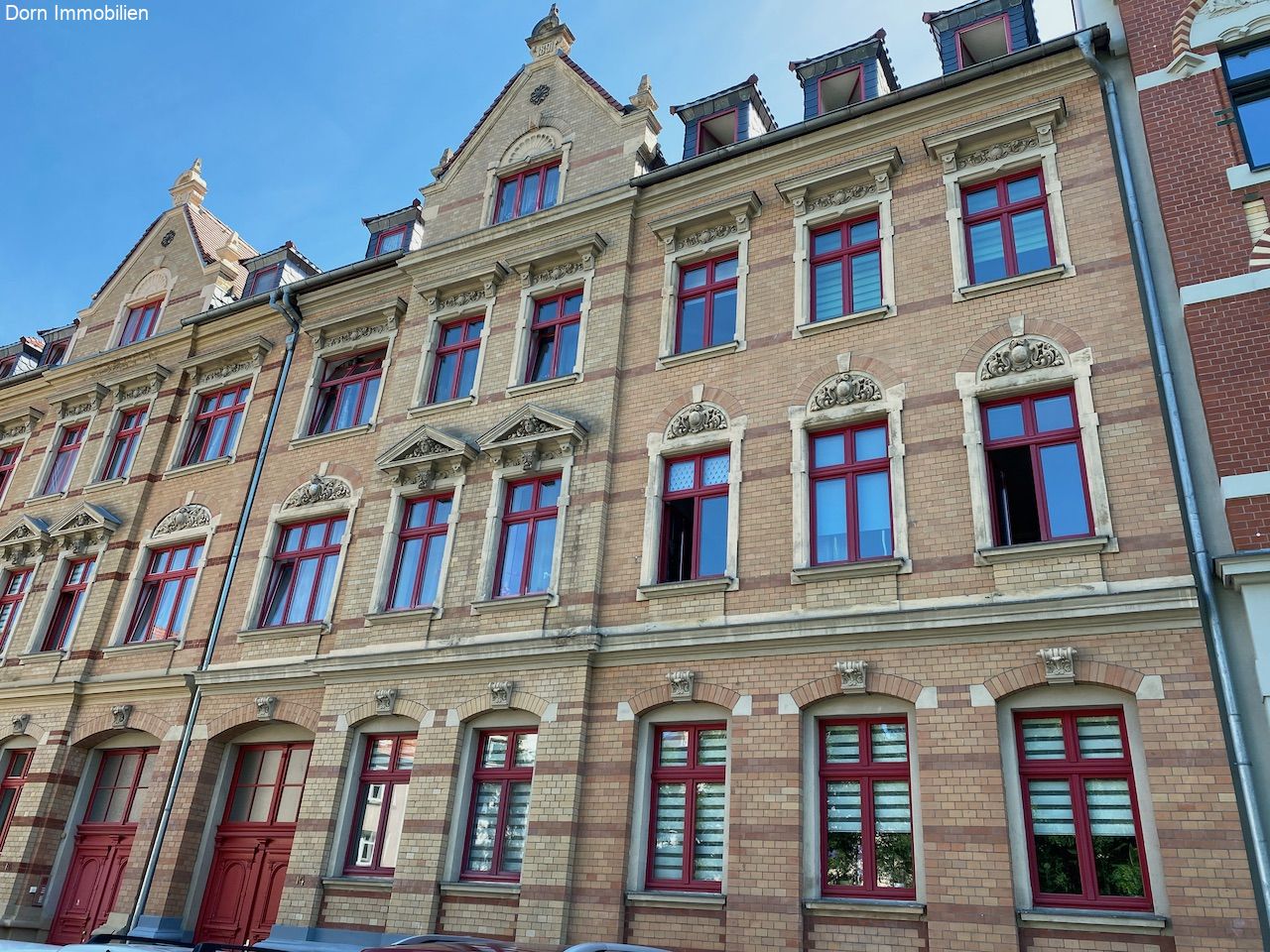 Schön geschnittene Wohneinheit mit Balkon in's Grüne