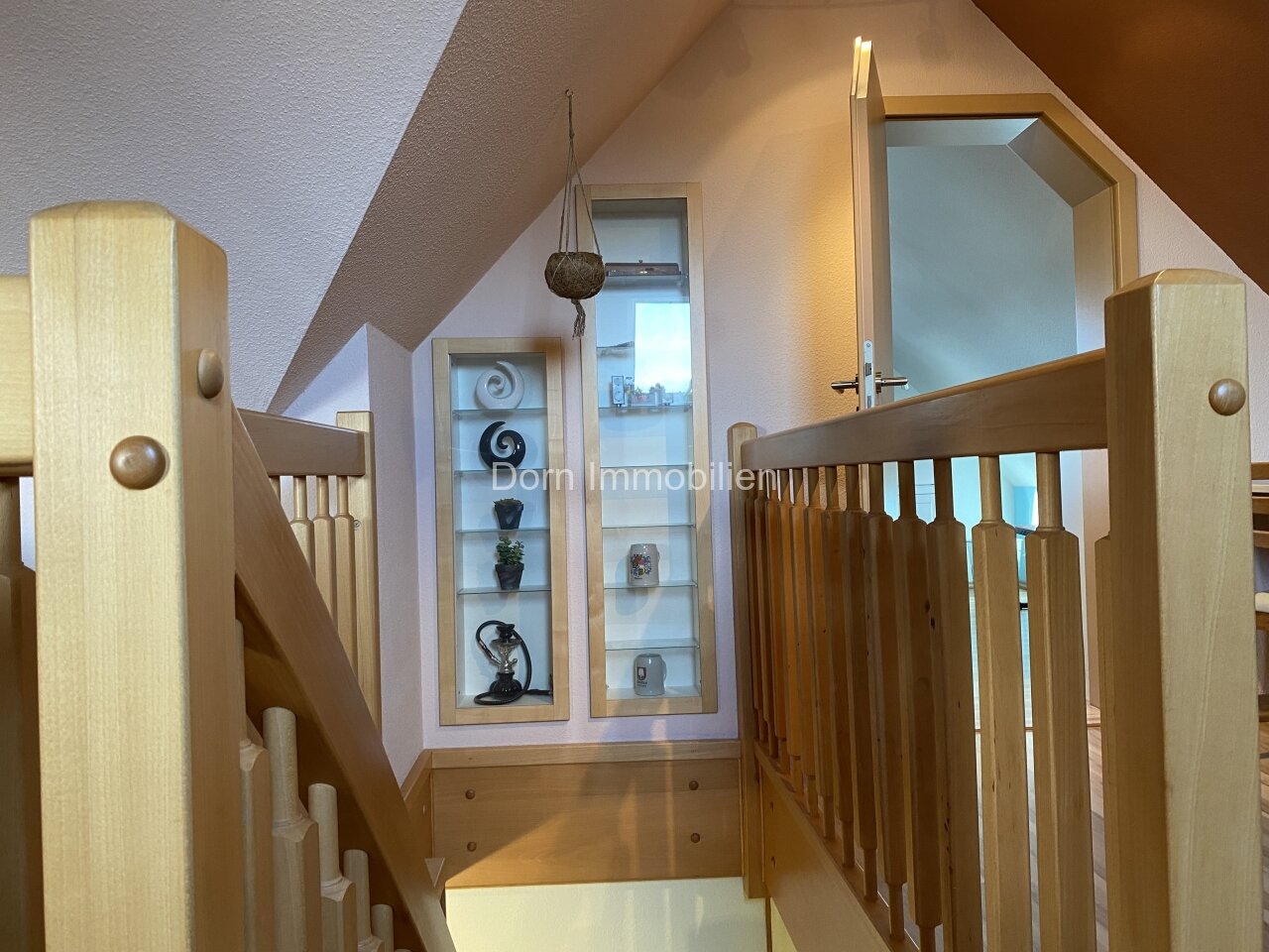 Treppe und Tür zum Kinderzimmer