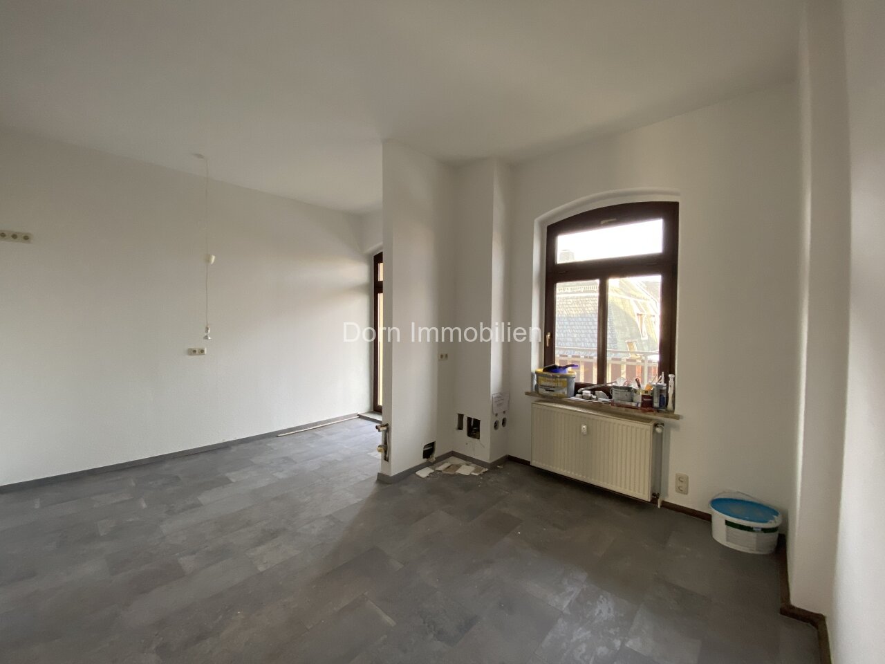 Wohnküche mit Zugang zum Balkon