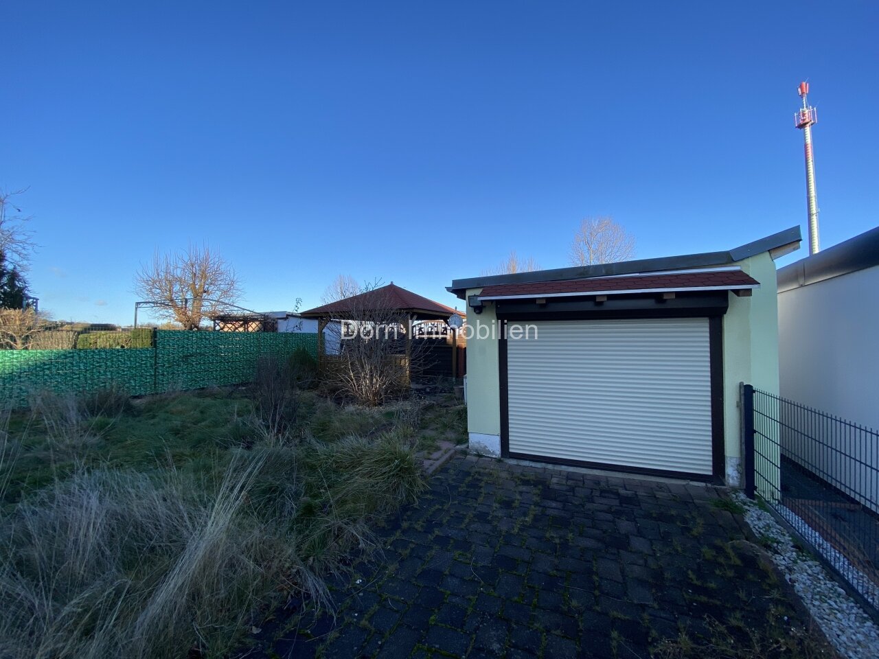 Garage und Grundstück Garage und Grundstück