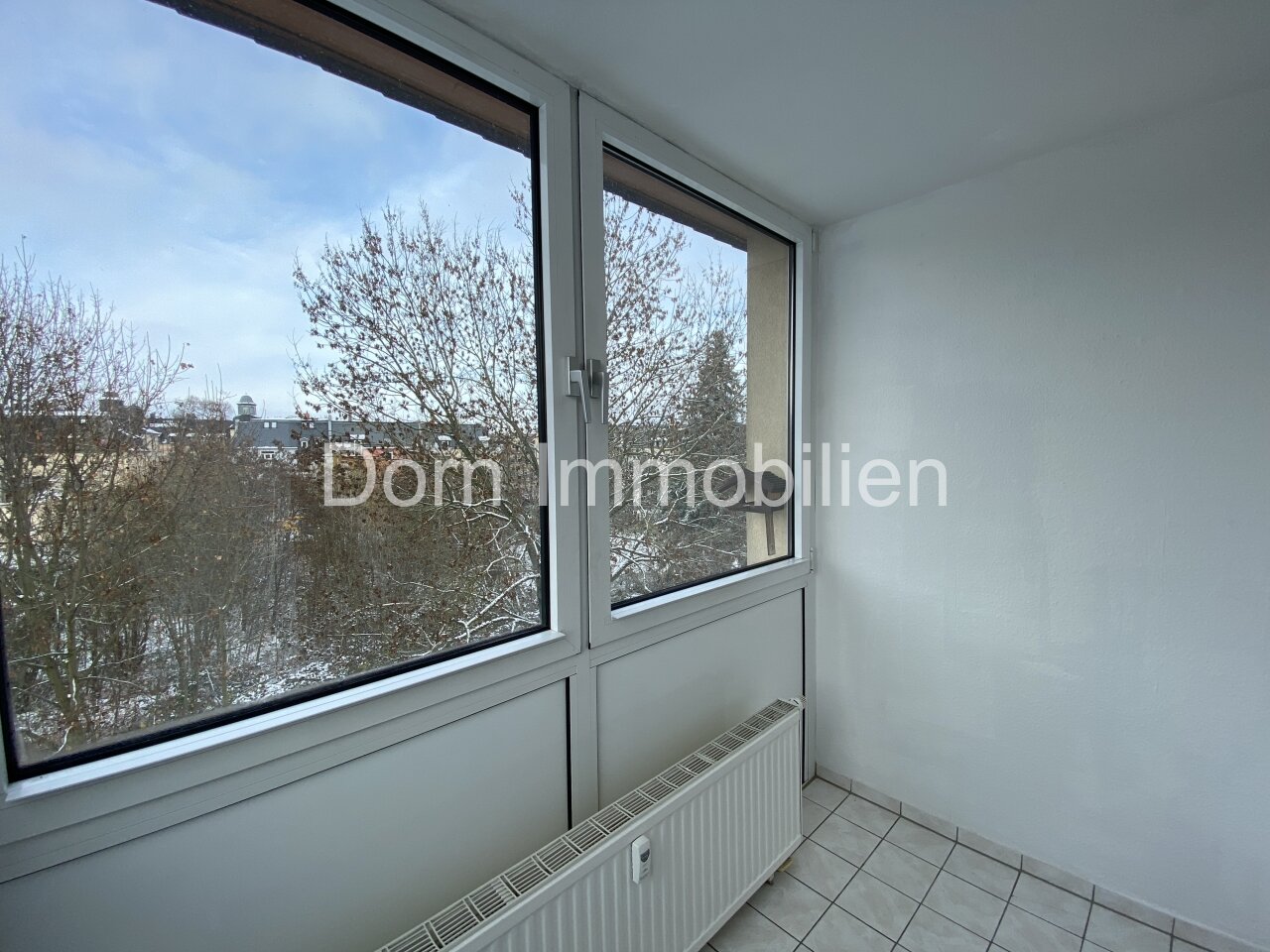 Wintergarten und Blick in den Garten Wintergarten und Blick in den Garten