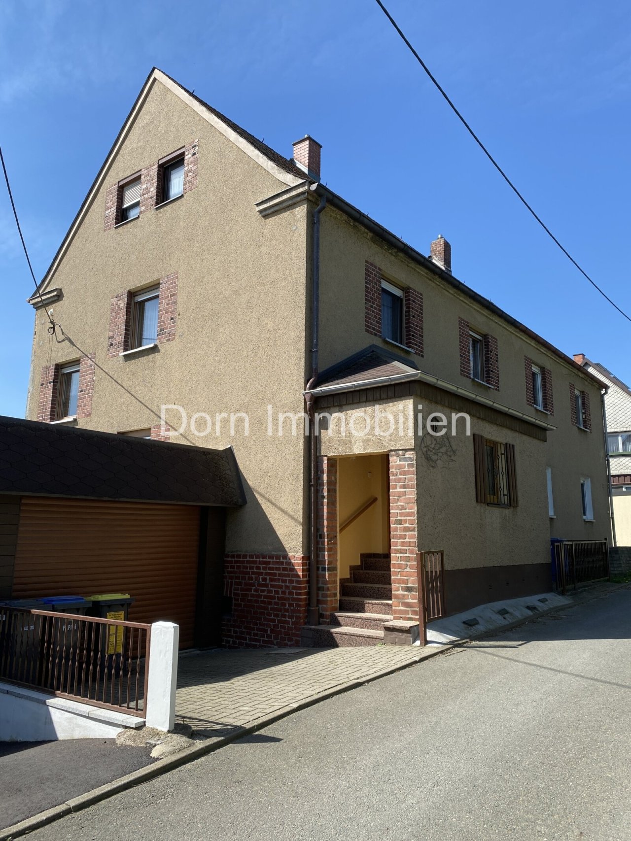 Haus Ansicht und Garage am Haus Haus Ansicht und Garage am Haus