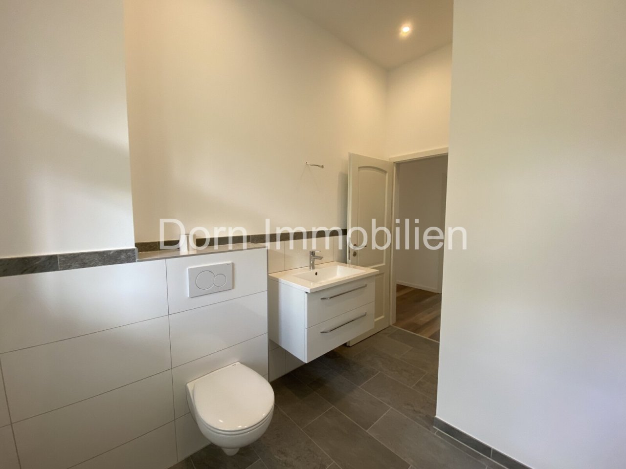 Bad mit Dusche und WM-und Trockner Stellplatz Bad mit Dusche und WM-und Trockner Stellplatz