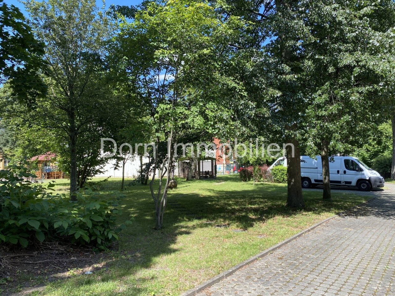 parkähnliche Grünanlage parkähnliche Grünanlage