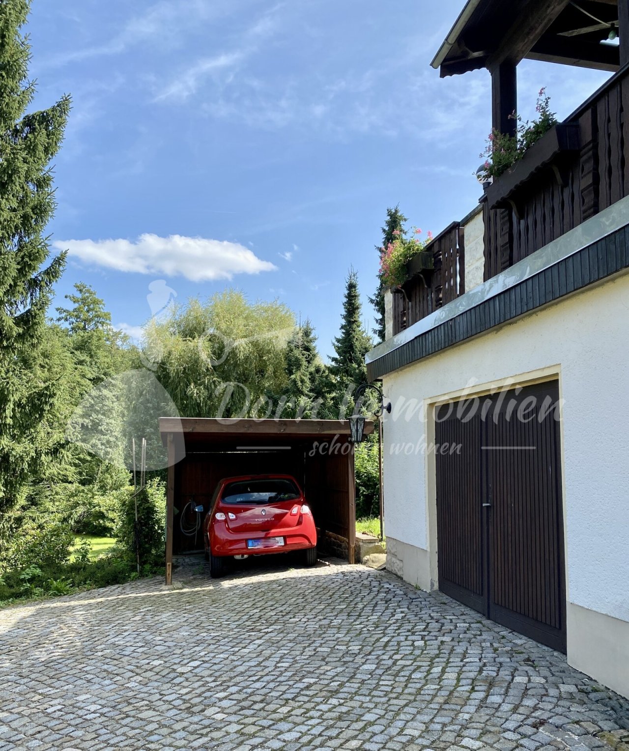 Carport und Garage