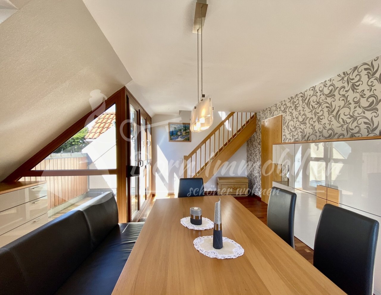 Esszimmer mit Loggia