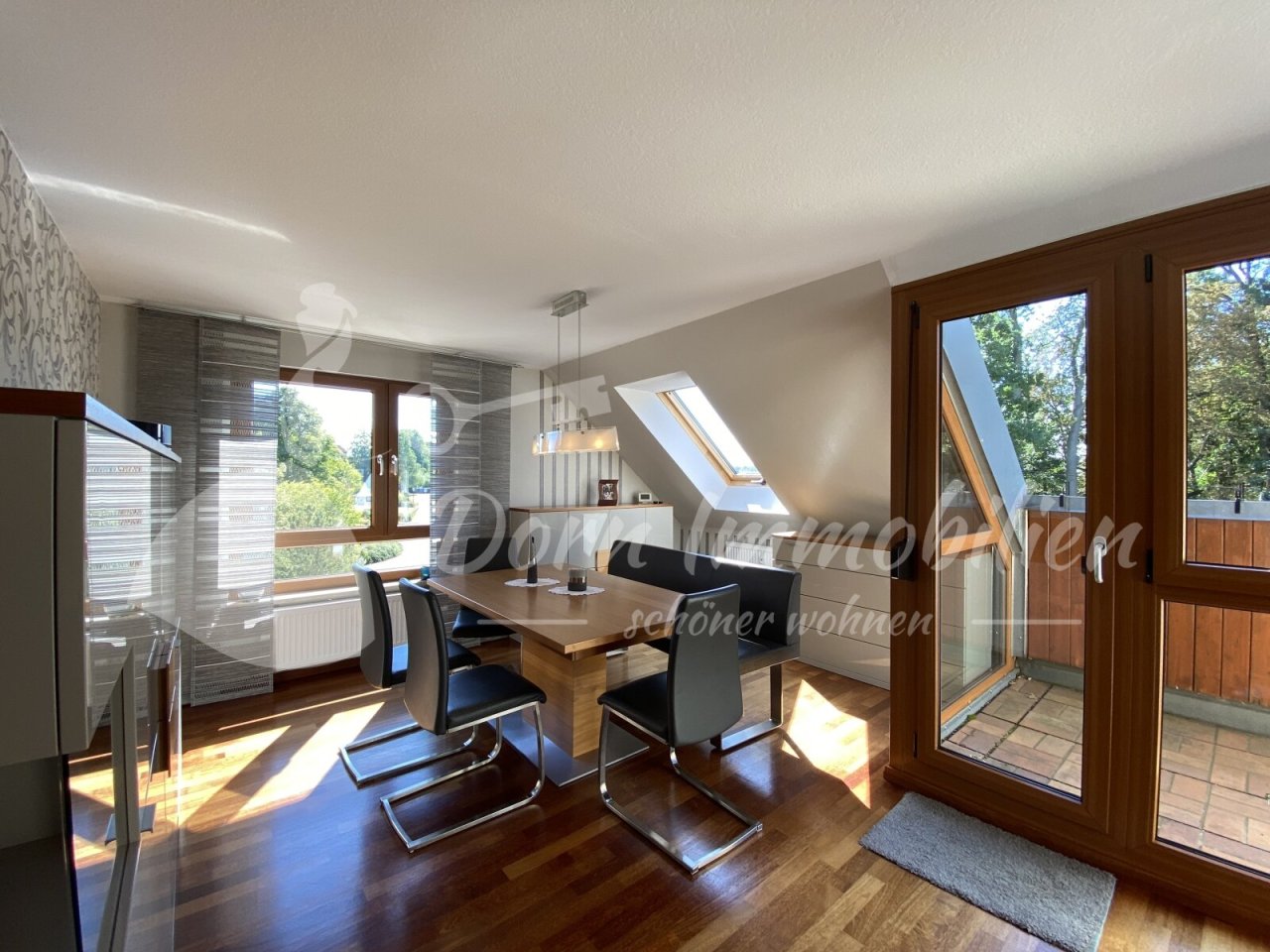 Esszimmer mit Loggia