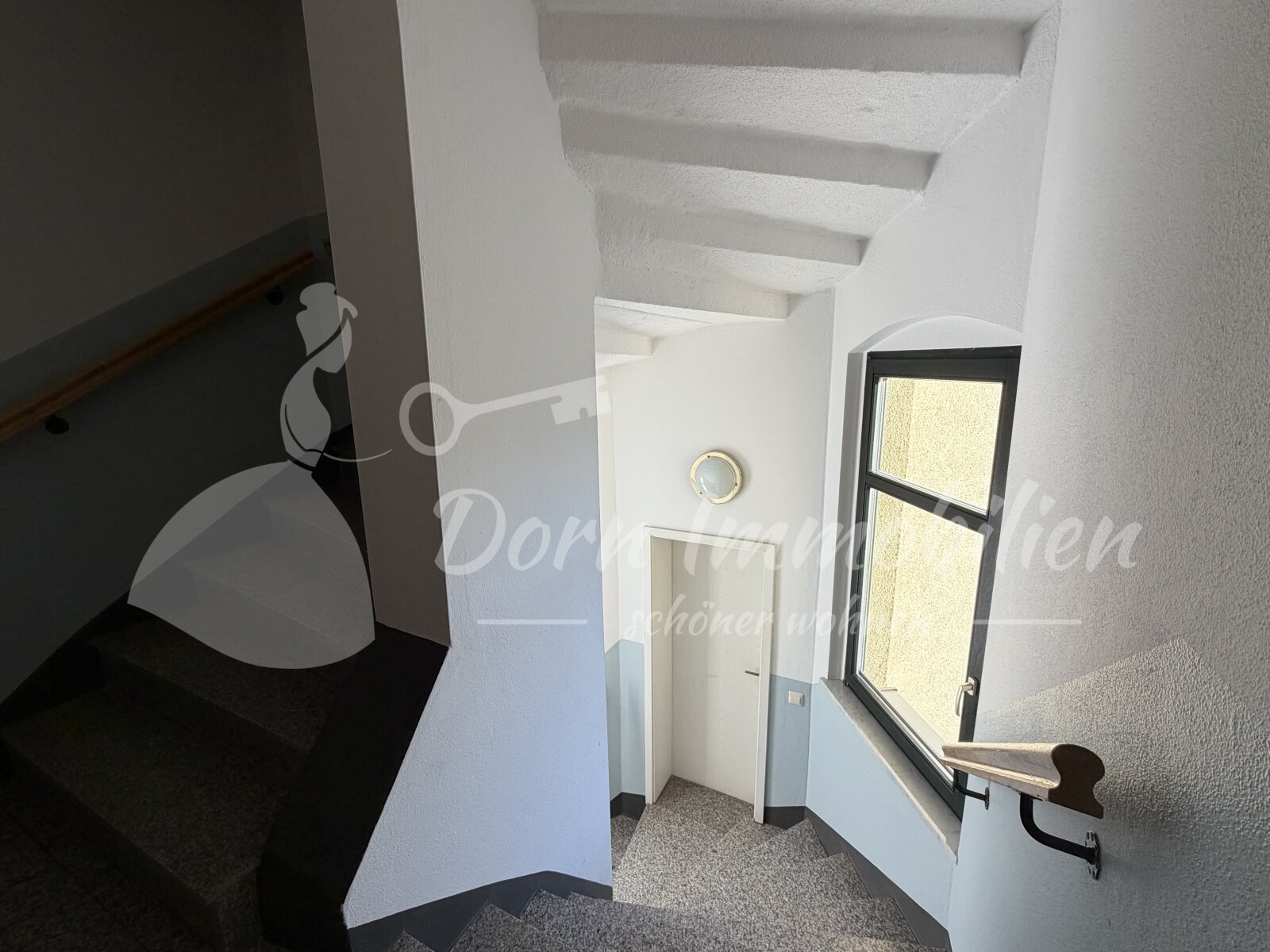 Treppenhaus mit Kammer zum WM-Stellplatz