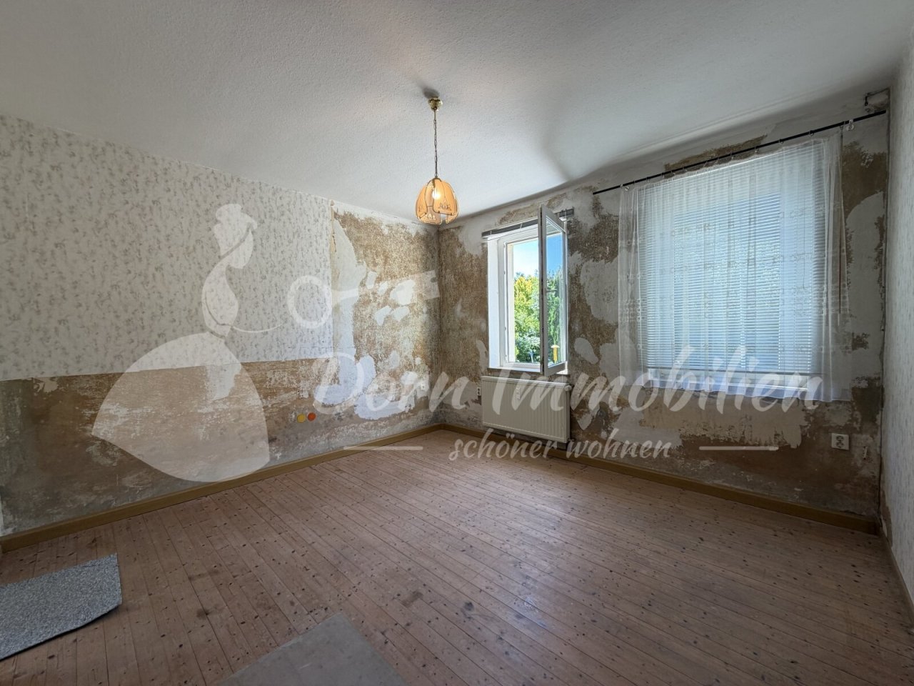 EG Schlafzimmer - Wände renovierungsbedürftig