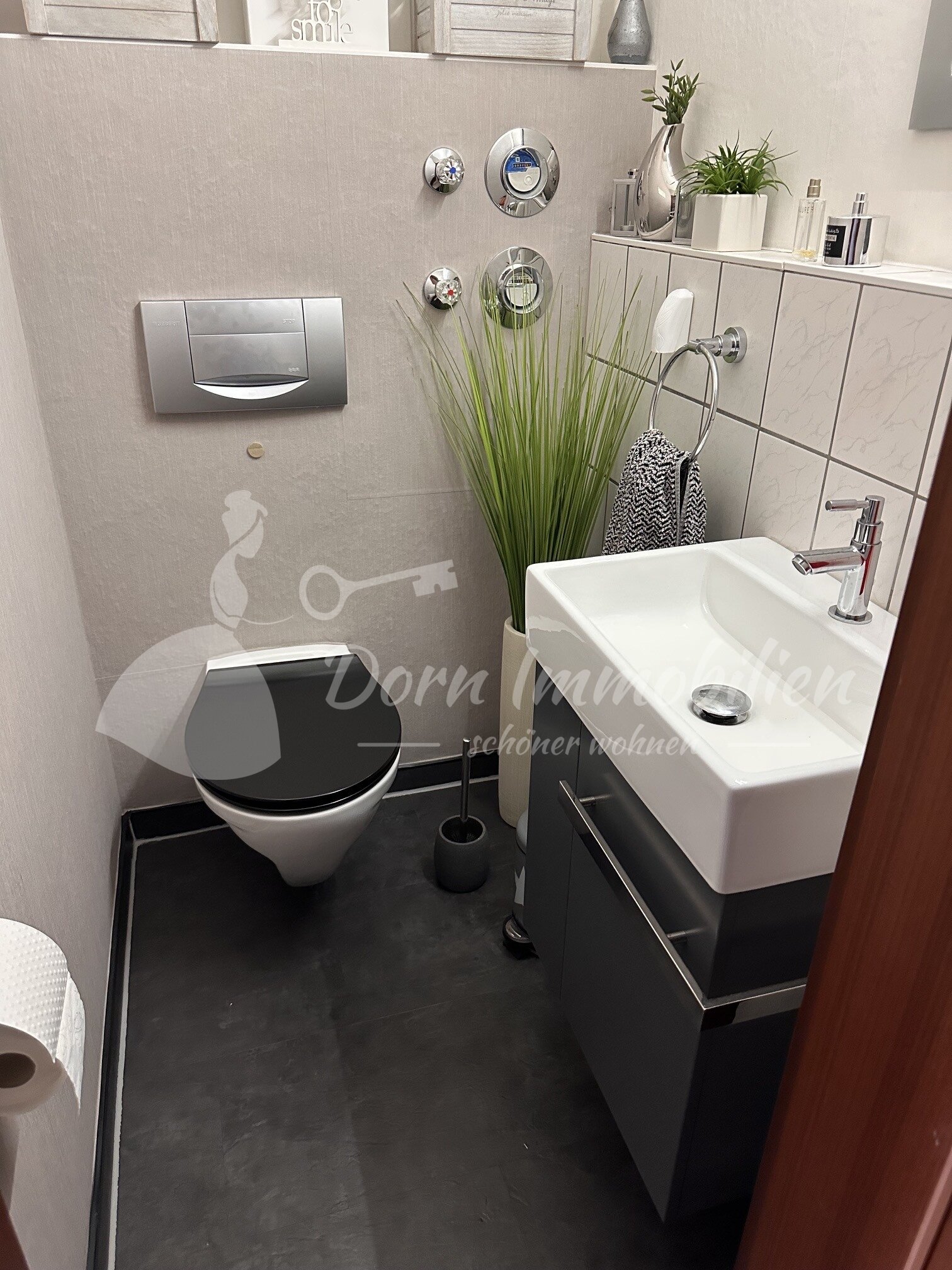 separates WC