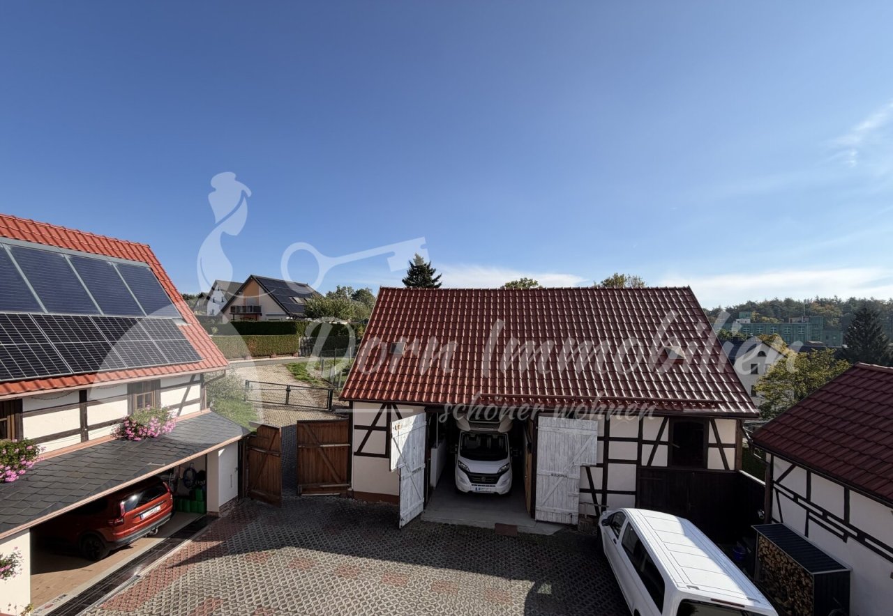 Hofblick mit Wohnmobilscheune